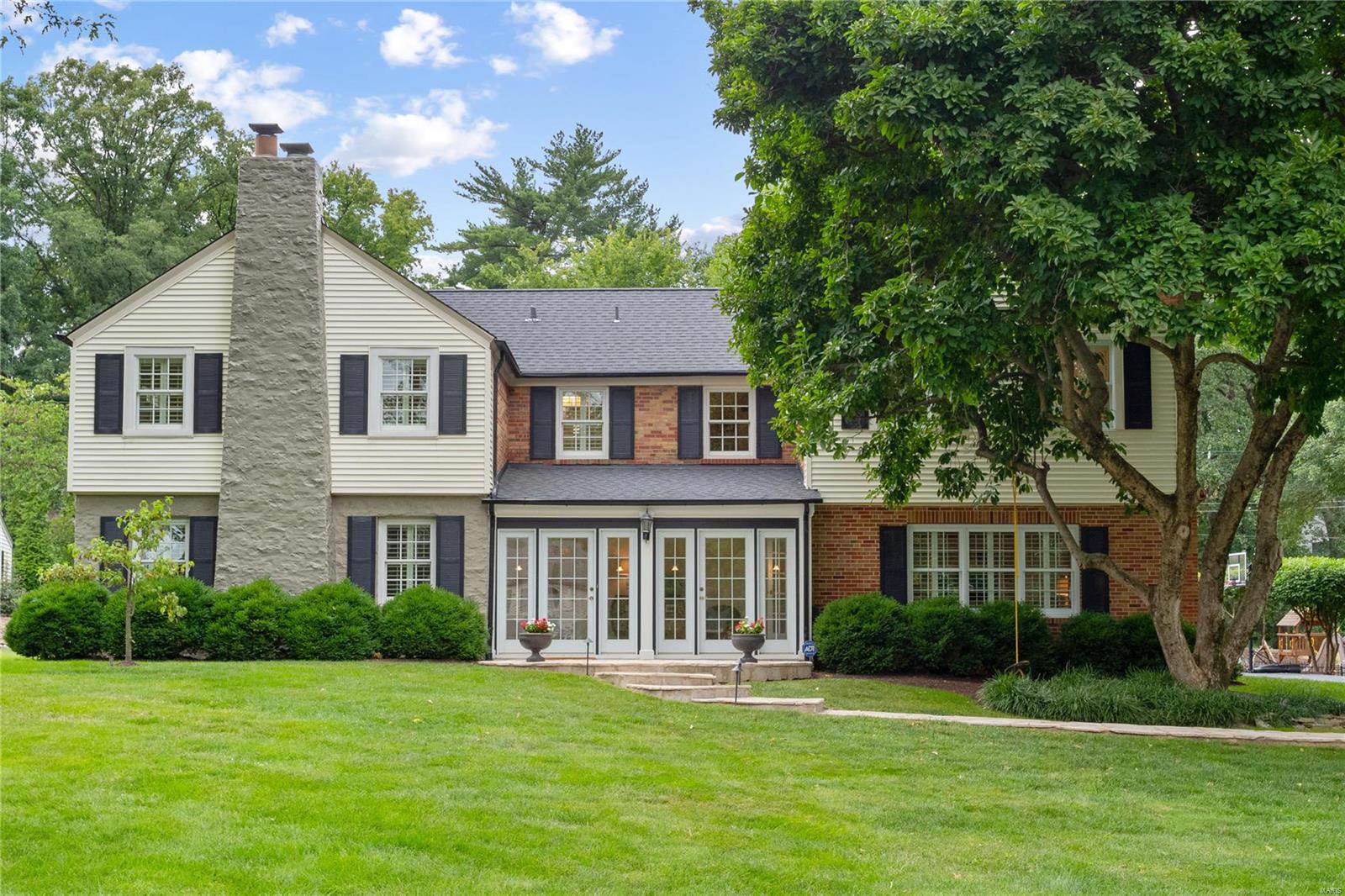 10 Willow Hill Road St. Louis, MO 63124 - Photo 1 of 33 Gallery Image 1