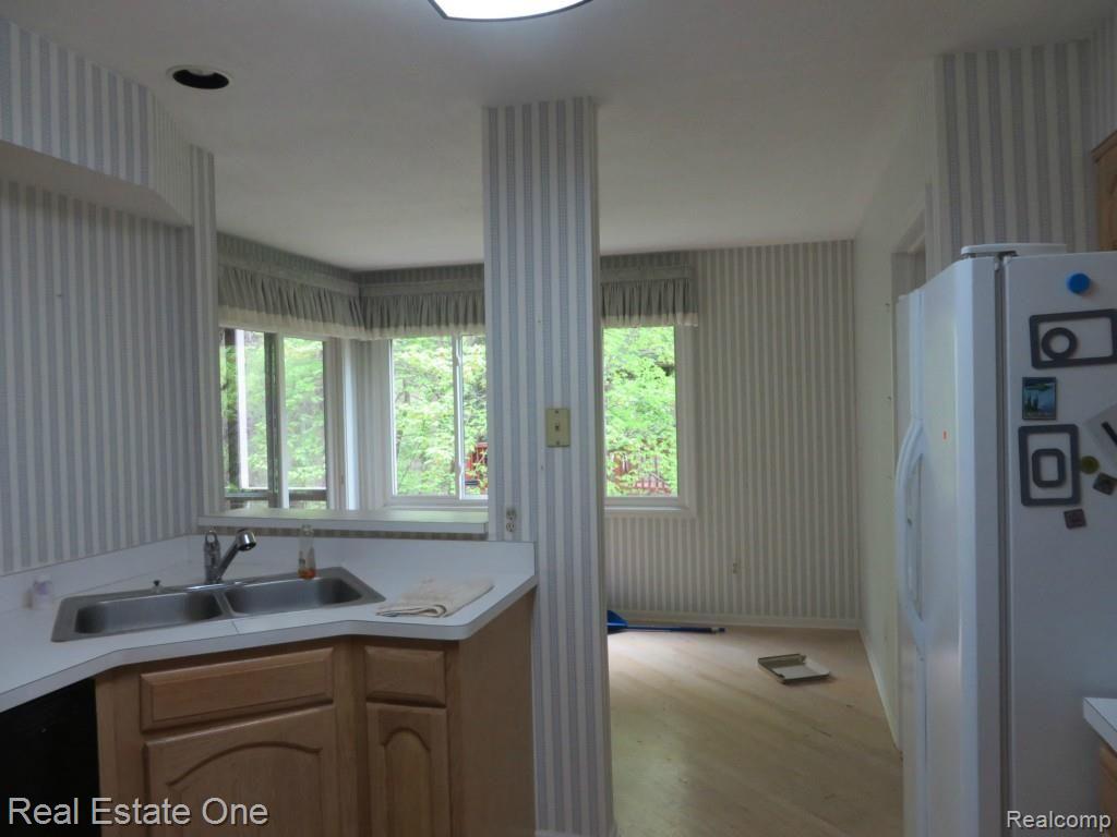 3346 Henley Court, Unit 78L Rochester, MI 48309 - Photo 9 of 21 Breakfast Nook.jpg