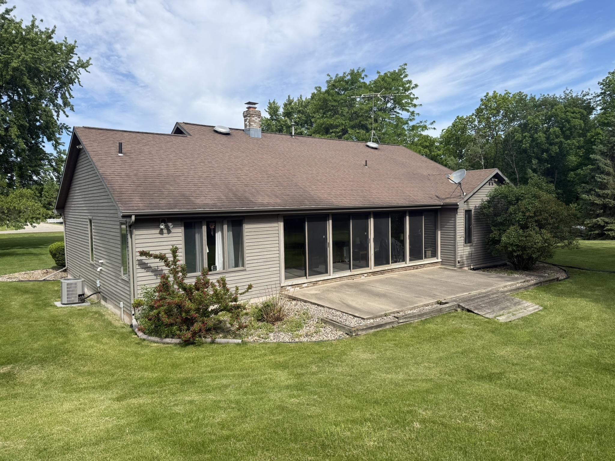 1864 Imperial Road Oshkosh, WI 54904 - Photo 19 of 21