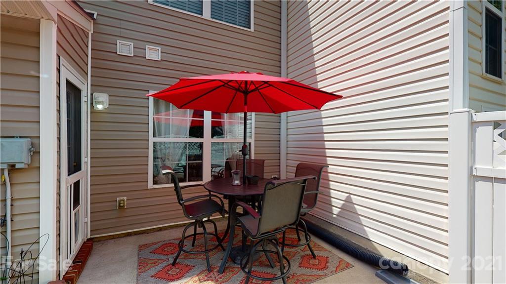 11642 Rabbit Ridge Road Charlotte, NC 28270 - Photo 35 of 45 a table and chairs in patio of the house