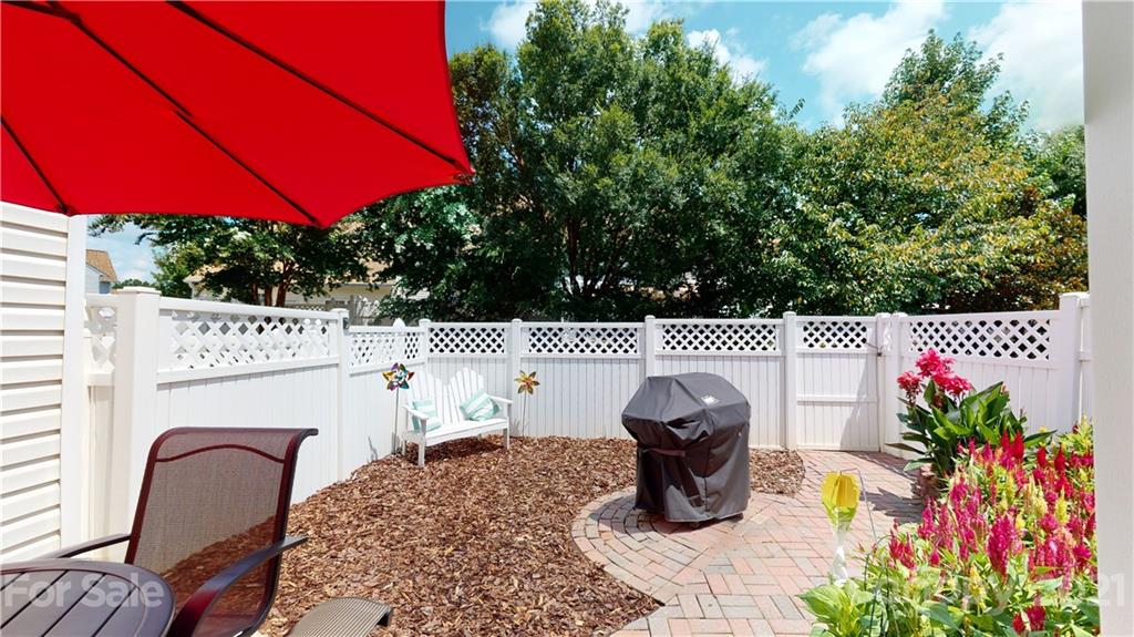 11642 Rabbit Ridge Road Charlotte, NC 28270 - Photo 38 of 45 a view of a chairs and table in the patio