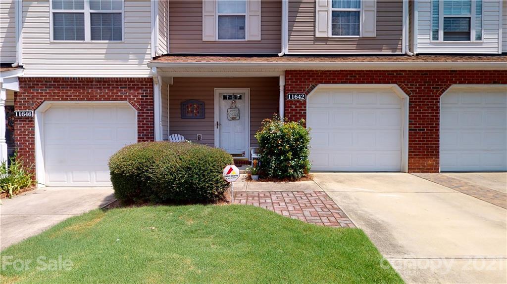 11642 Rabbit Ridge Road Charlotte, NC 28270 - Photo 5 of 45 a view of a house with a garden