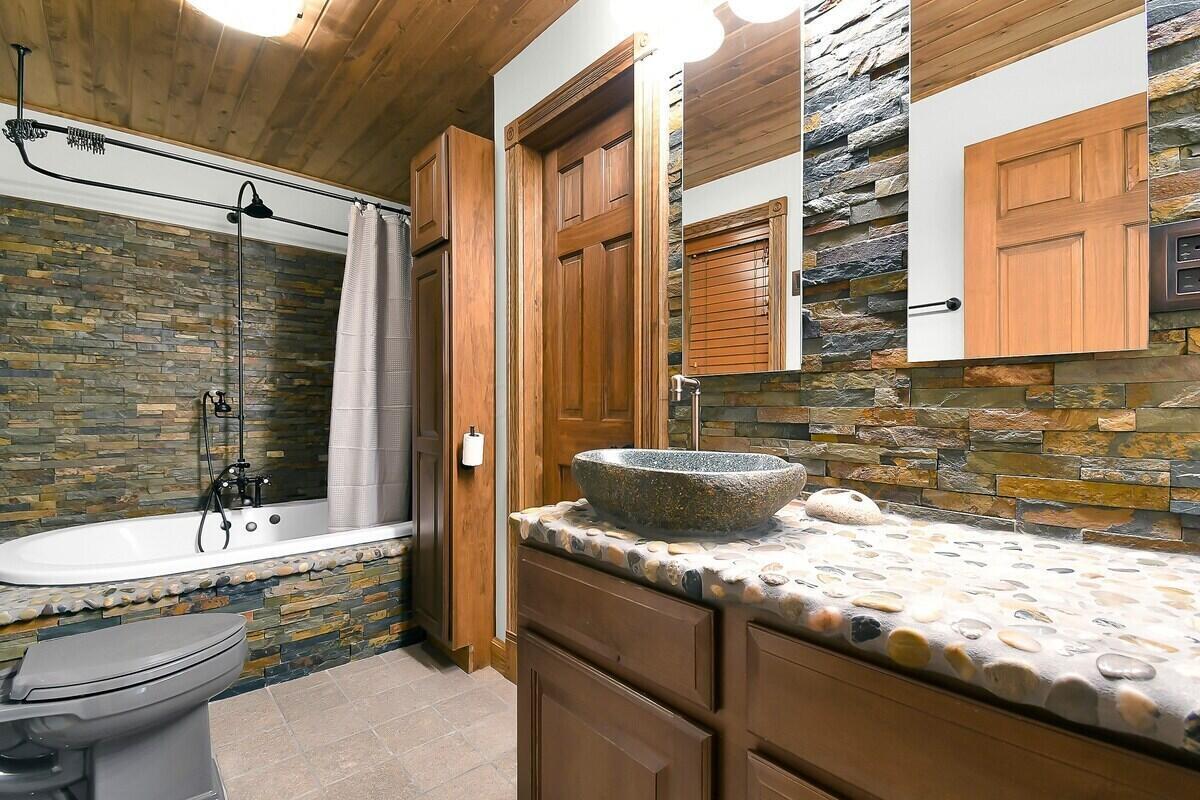 7429 Barneby Road Southeast Lancaster, OH 43130 - Photo 6 of 44 Bathroom 1