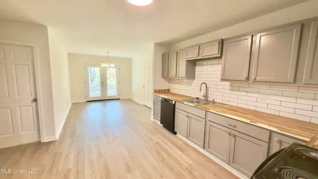 $340,000 | 7325 East Shahkoka Drive, Olive Branch, MS 38654