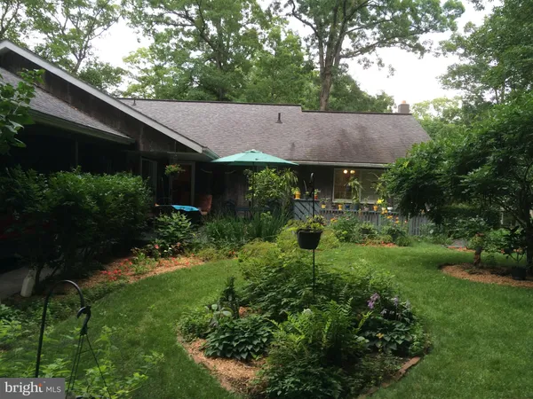 a view of a back yard of the house