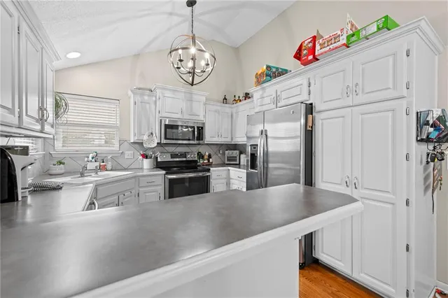 $325,000 | 1305 Northwest 74th Place, Kansas City, MO 64118