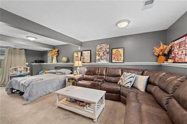 $325,000 | 1305 Northwest 74th Place, Kansas City, MO 64118