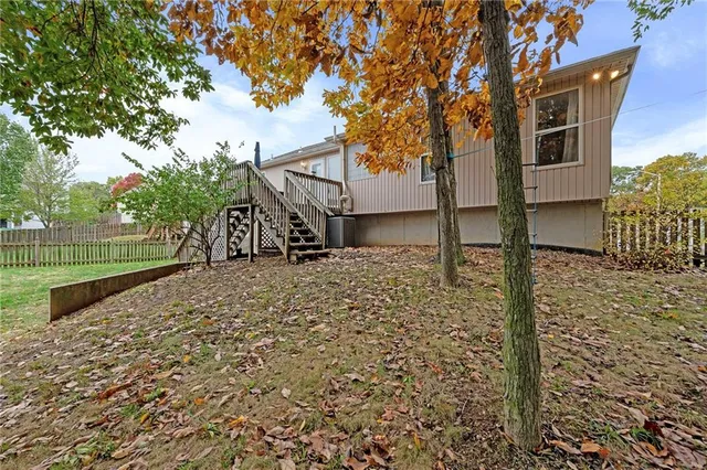 $325,000 | 1305 Northwest 74th Place, Kansas City, MO 64118