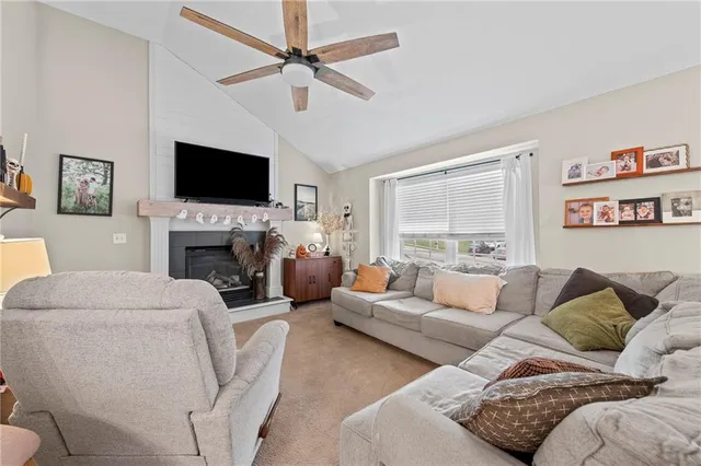 $325,000 | 1305 Northwest 74th Place, Kansas City, MO 64118