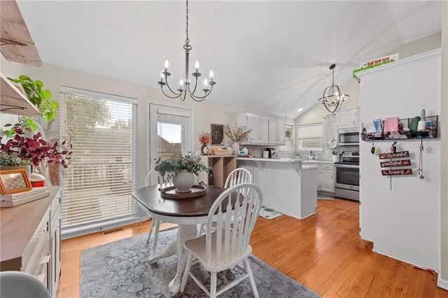 $325,000 | 1305 Northwest 74th Place, Kansas City, MO 64118