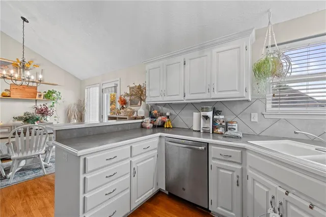 $325,000 | 1305 Northwest 74th Place, Kansas City, MO 64118