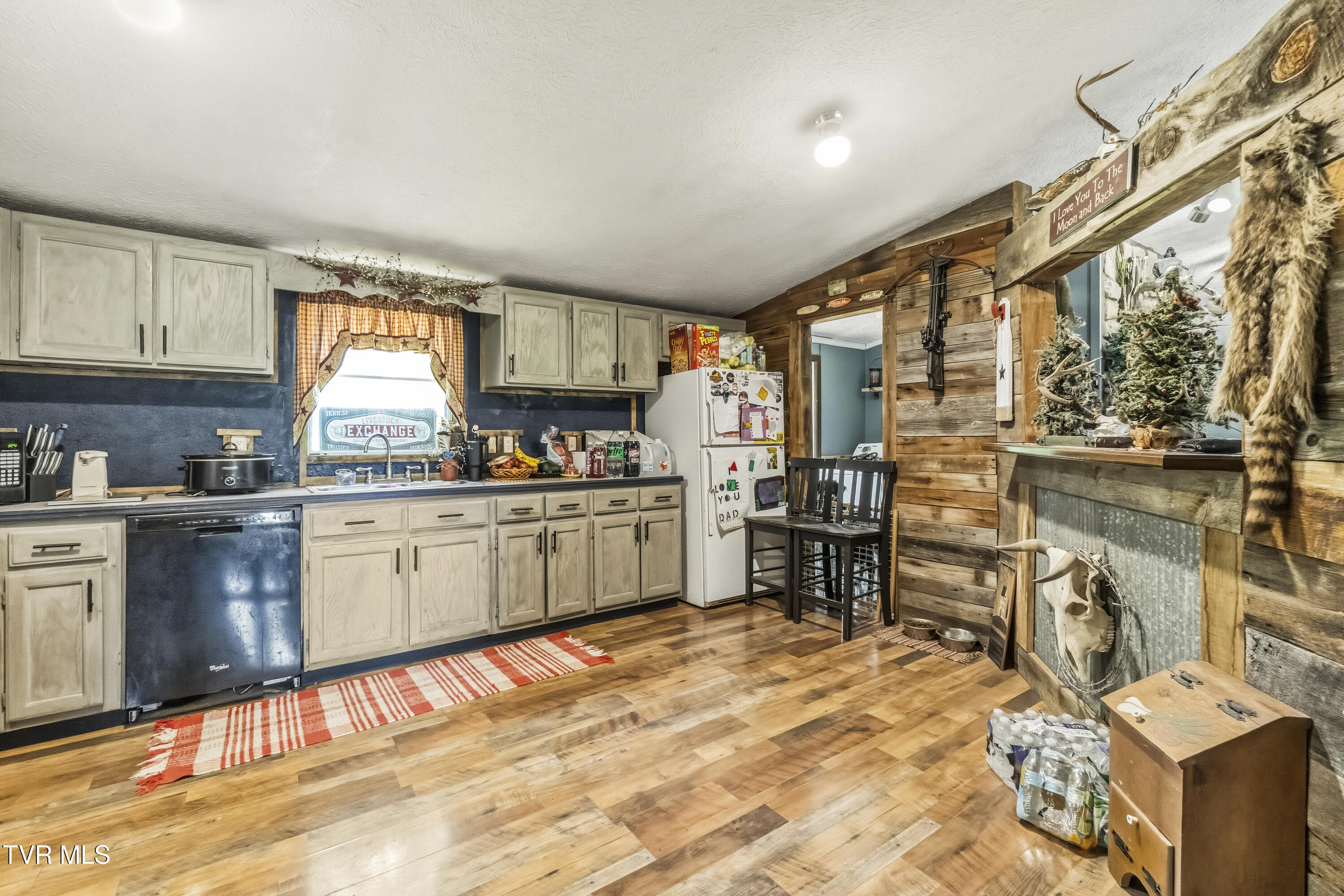 1475 Davis Valley Road Afton, TN 37616 - Photo 10 of 67 10