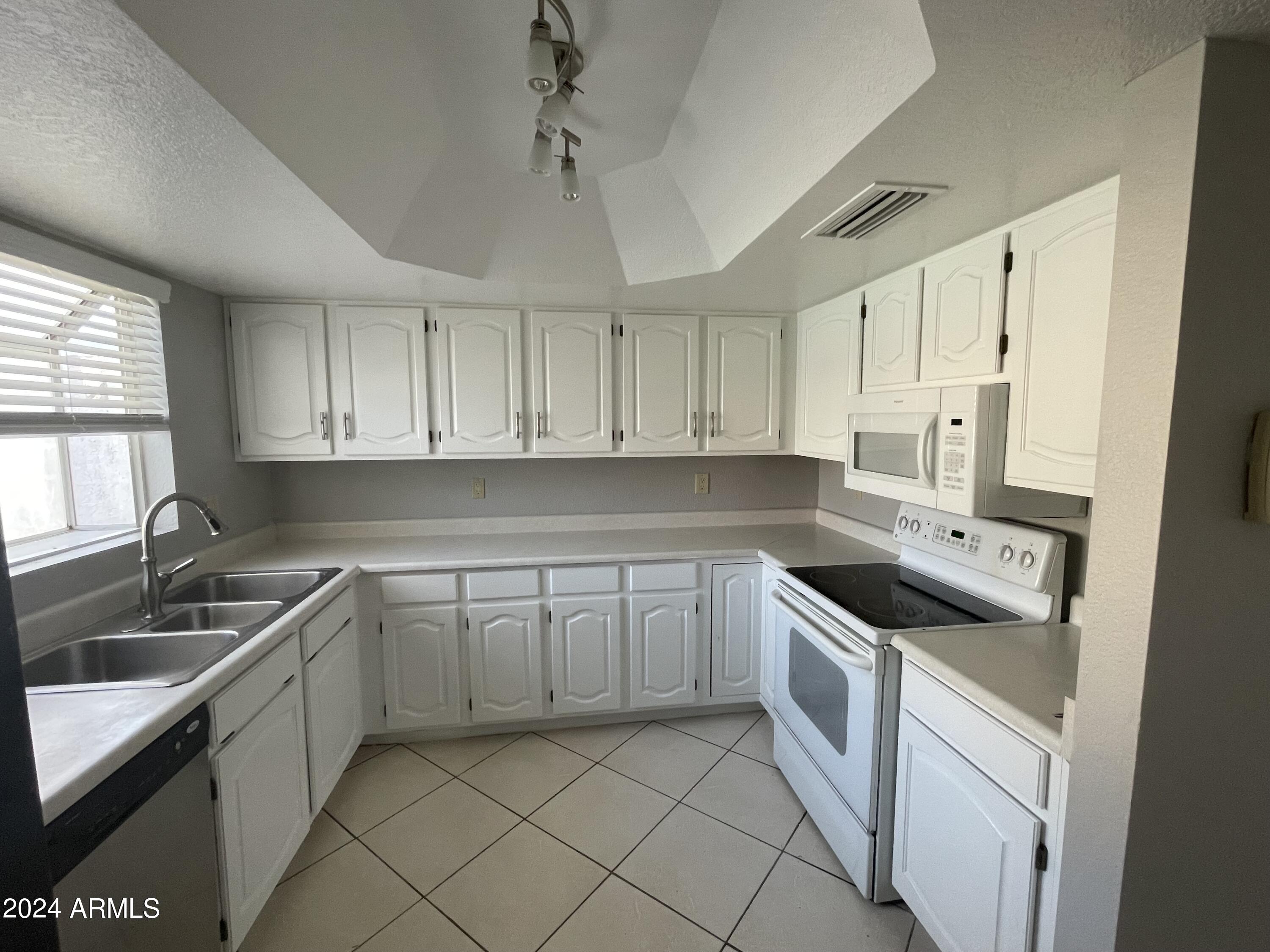 456 East Silver Creek Road Gilbert, AZ 85296 - Photo 5 of 24 IMG_7979