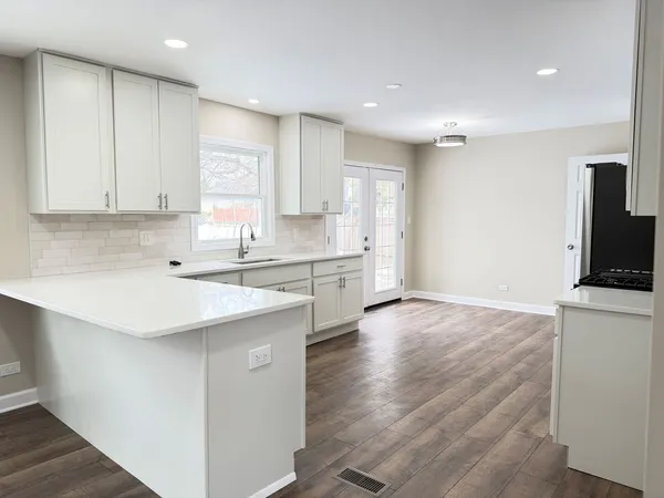 $615,000 | 711 Woodhollow Lane, Buffalo Grove, IL 60089