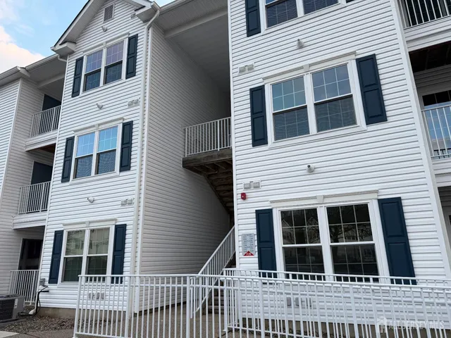 $2,650 | 1214 Waterford Drive, Unit 14, Edison, NJ 08817