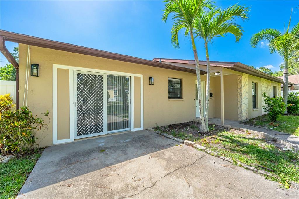 5672 South Lockwood Ridge Road Sarasota, FL 34231 - Photo 5 of 63 Gallery Image 5