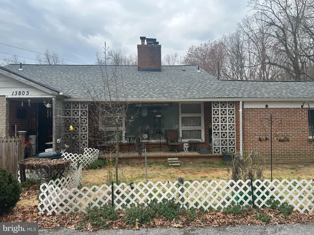 a house view with a outdoor space