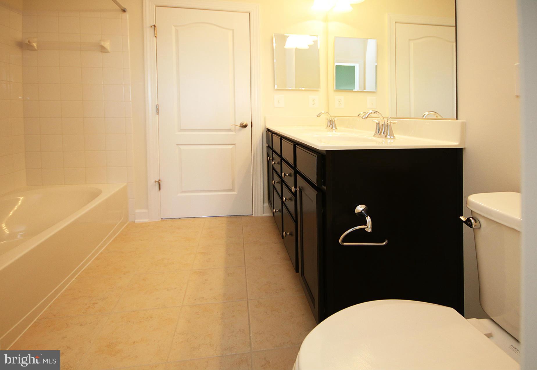 13109 Hunters Ridge Lane Bowie, MD 20721 - Photo 19 of 29 Bath Full 4 Shared BR4 & BR 5