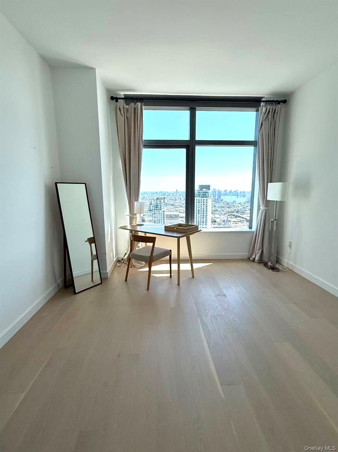 3 Court Square, Unit 4610 Queens, NY 11101 - Photo 4 of 20