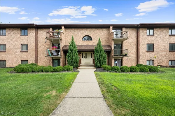 $189,000 | 550 Tollis Parkway, Unit 307, Broadview Heights, OH 44147