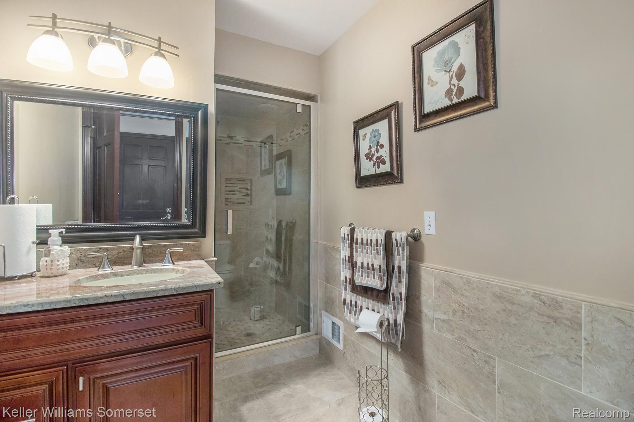 1856 Bromley Lane Rochester, MI 48306 - Photo 16 of 41 17.jpg