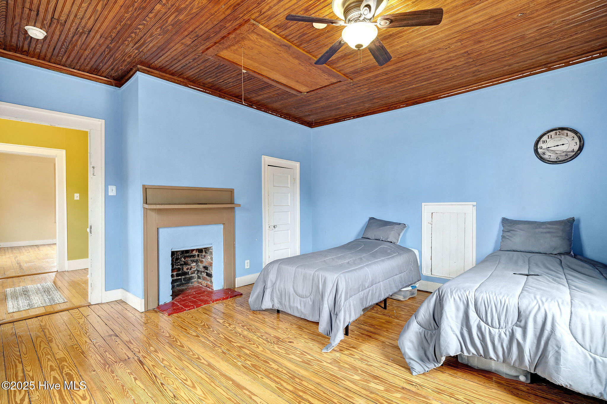 505 South First Avenue Atkinson, NC 28421 - Photo 15 of 28 bedroom 2 with fireplace view