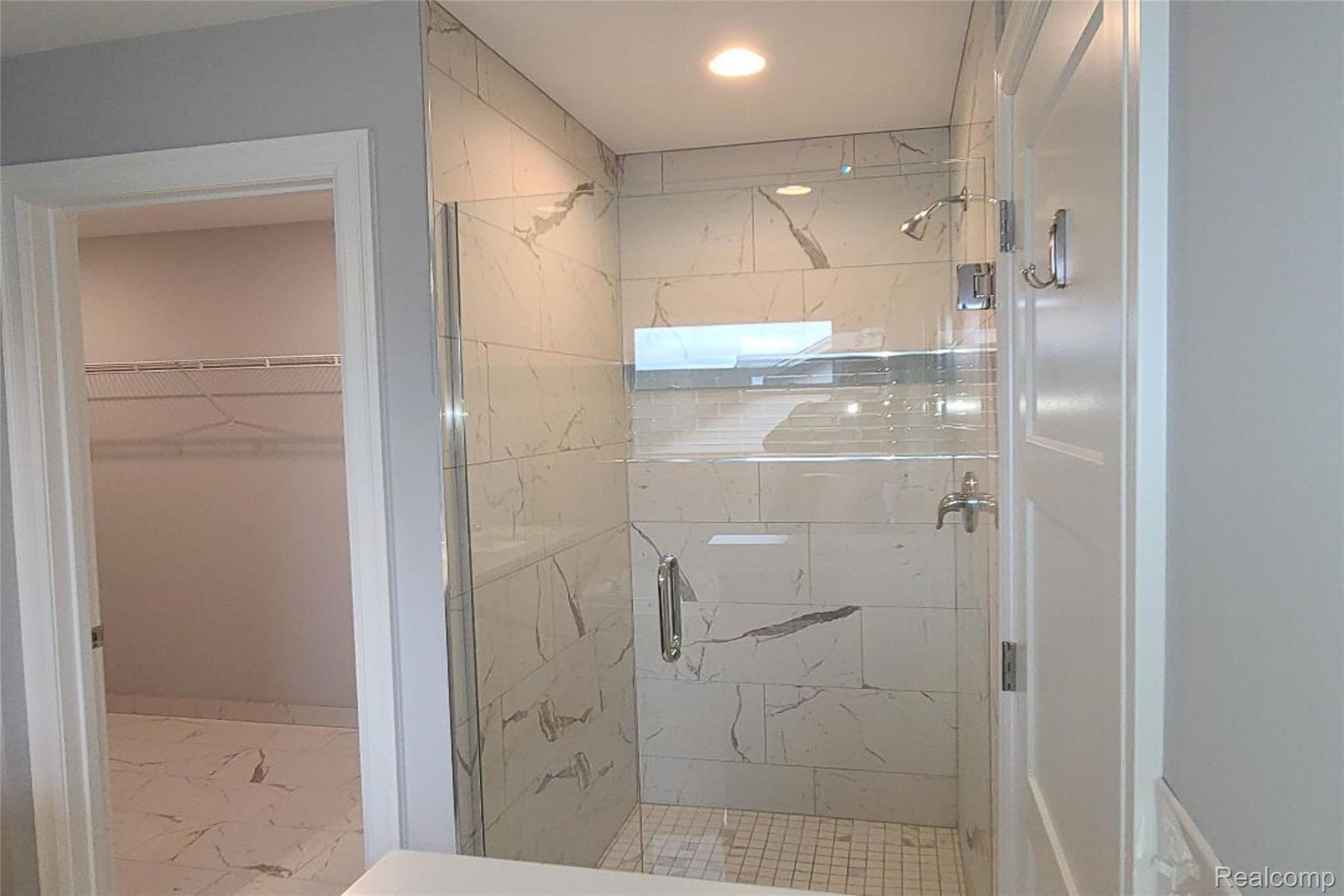 535 Falcon Dundee, MI 48131 - Photo 9 of 14 bath2.jpg
