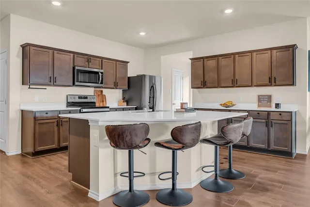 $2,400 | 1924 Willow Crk Road, Lancaster, TX 75146