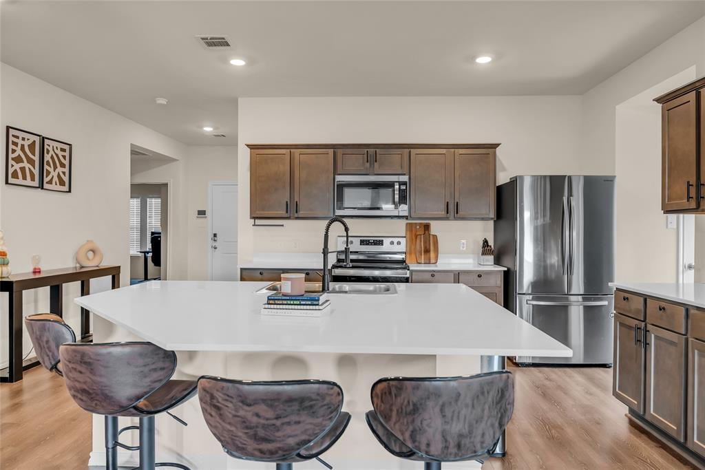 1924 Willow Crk Road Lancaster, TX 75146 - Photo 9 of 33