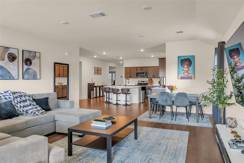 1924 Willow Crk Road Lancaster, TX 75146 - Photo 10 of 33