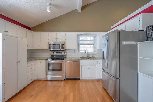 $295,000 | 8517 West 109th Terrace, Overland Park, KS 66210