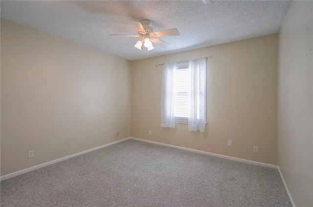 $295,000 | 8517 West 109th Terrace, Overland Park, KS 66210