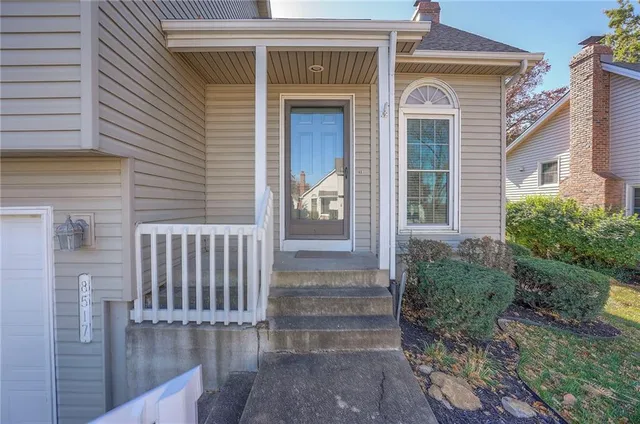 $295,000 | 8517 West 109th Terrace, Overland Park, KS 66210