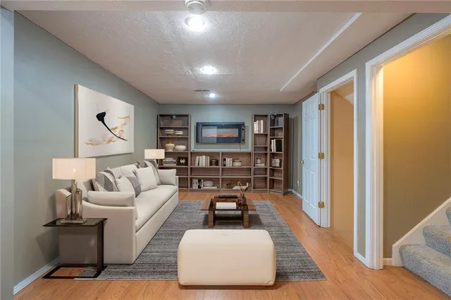 $295,000 | 8517 West 109th Terrace, Overland Park, KS 66210