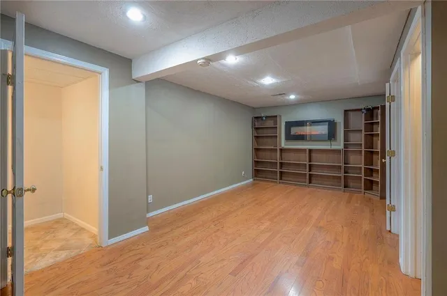 $295,000 | 8517 West 109th Terrace, Overland Park, KS 66210