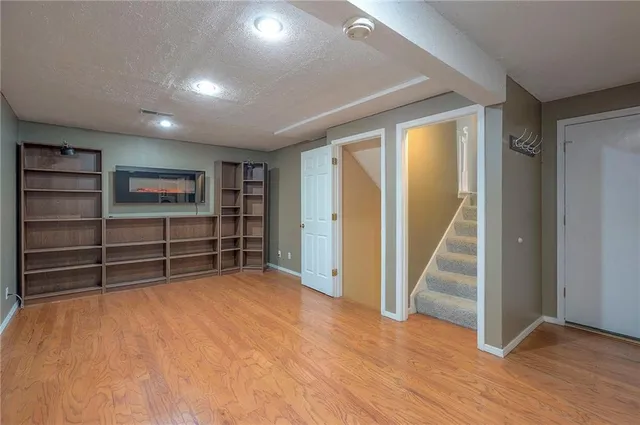 $295,000 | 8517 West 109th Terrace, Overland Park, KS 66210