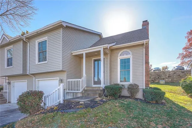 $295,000 | 8517 West 109th Terrace, Overland Park, KS 66210