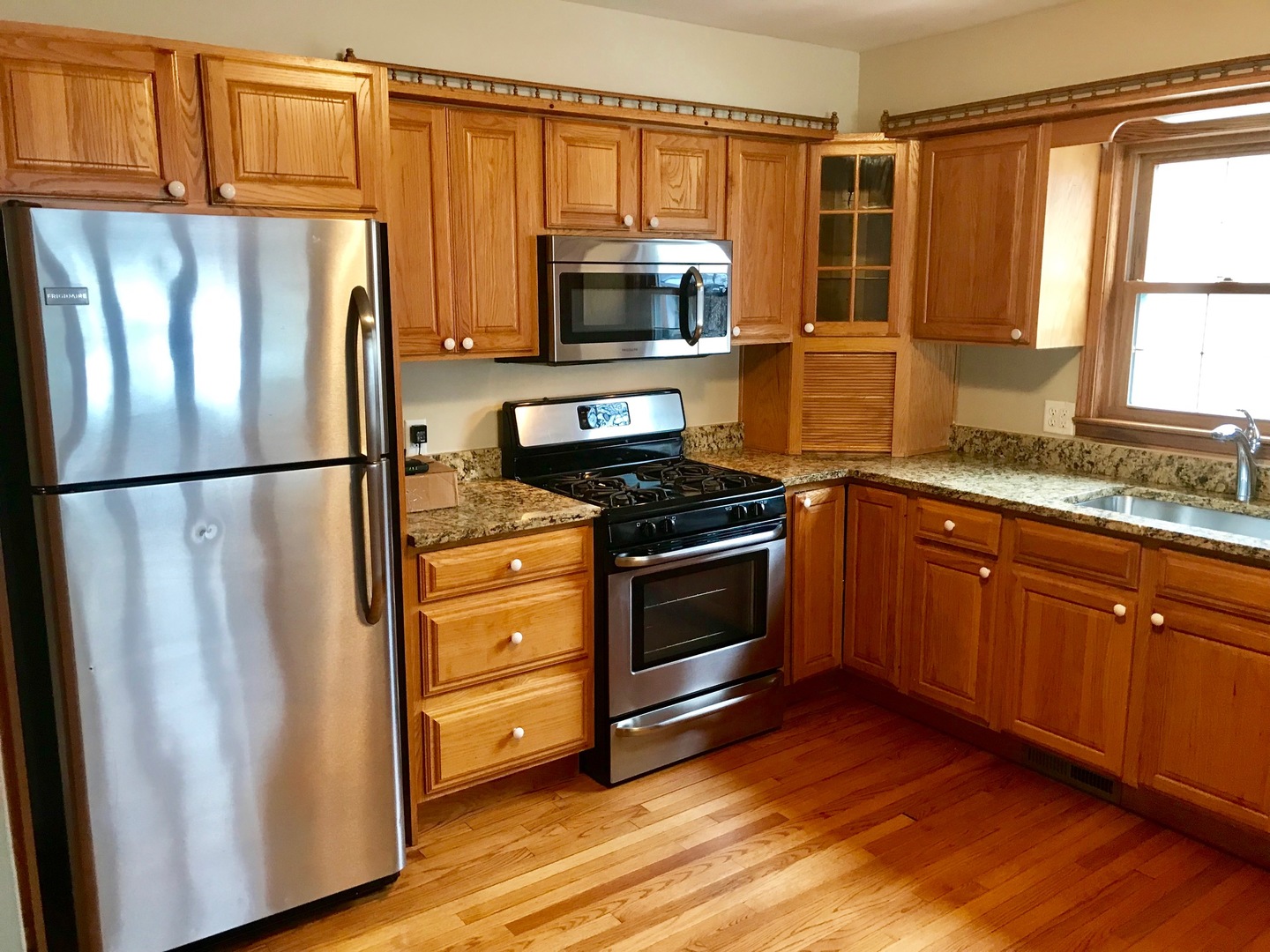 184 East Burlington Street Riverside, IL 60546 - Photo 13 of 34