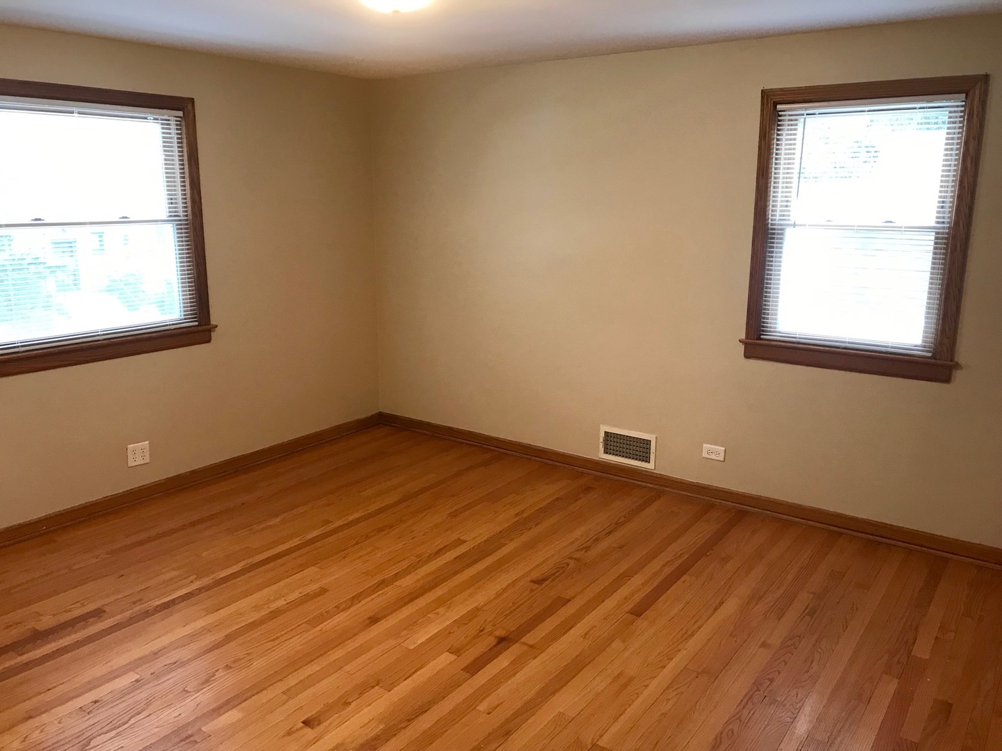 184 East Burlington Street Riverside, IL 60546 - Photo 20 of 34