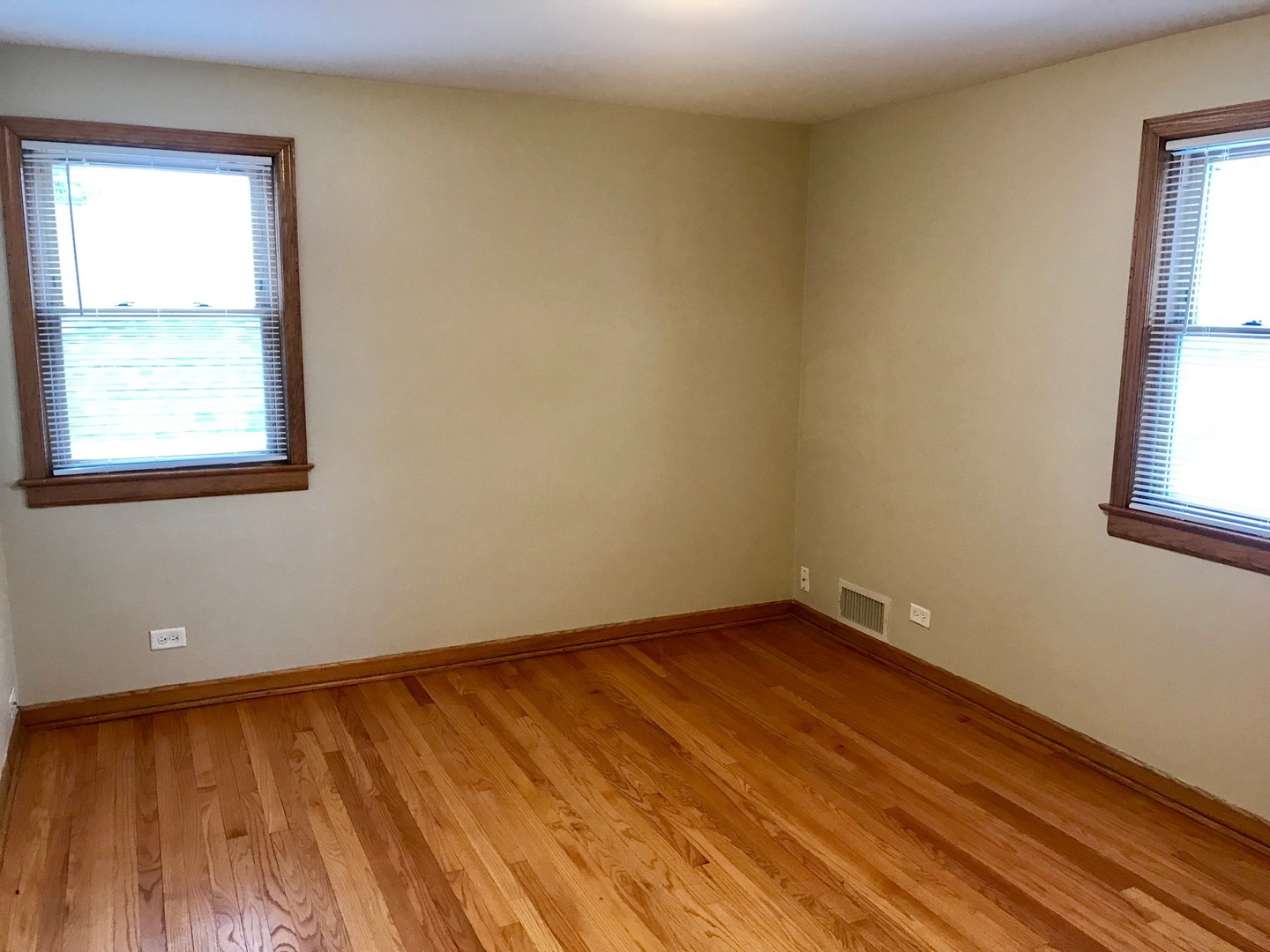 184 East Burlington Street Riverside, IL 60546 - Photo 23 of 34