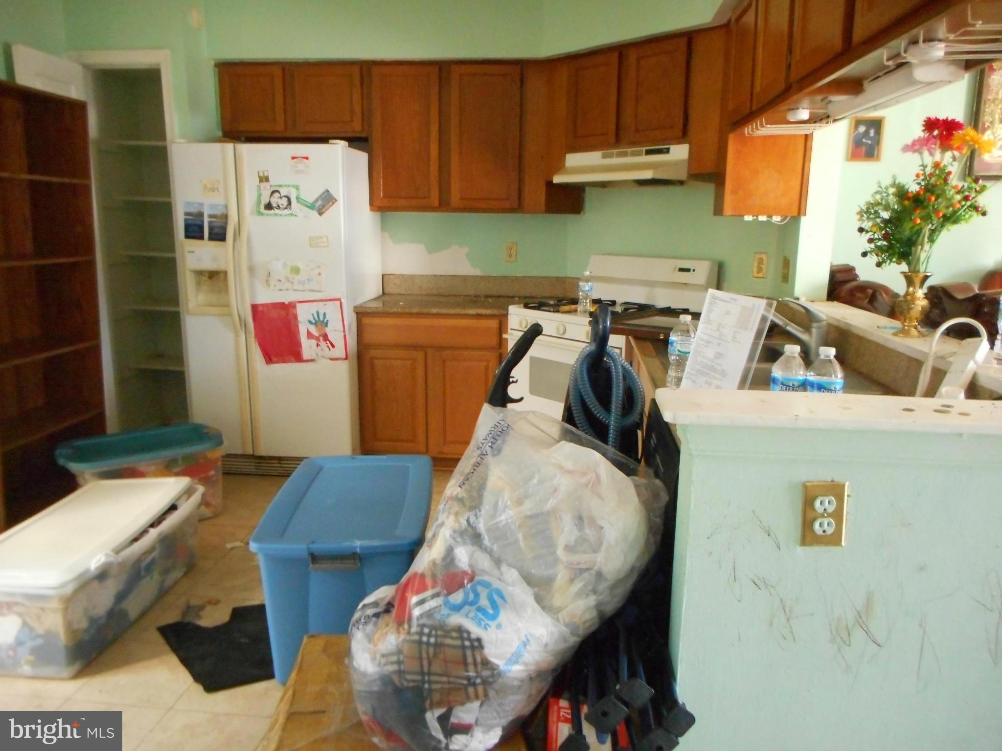 14717 Basingstoke Loop Centreville, VA 20120 - Photo 12 of 18 Kitchen