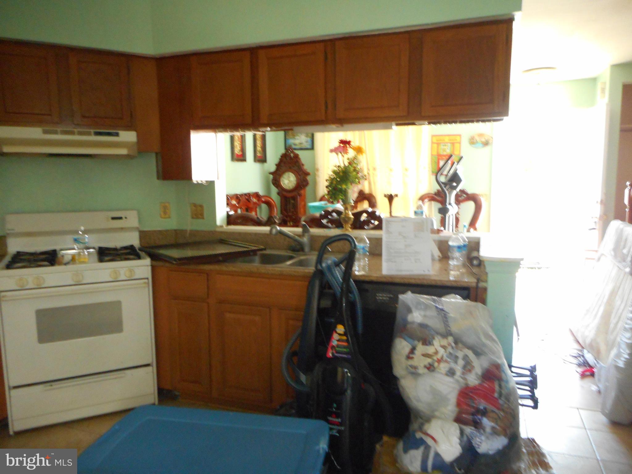 14717 Basingstoke Loop Centreville, VA 20120 - Photo 4 of 18 Kitchen