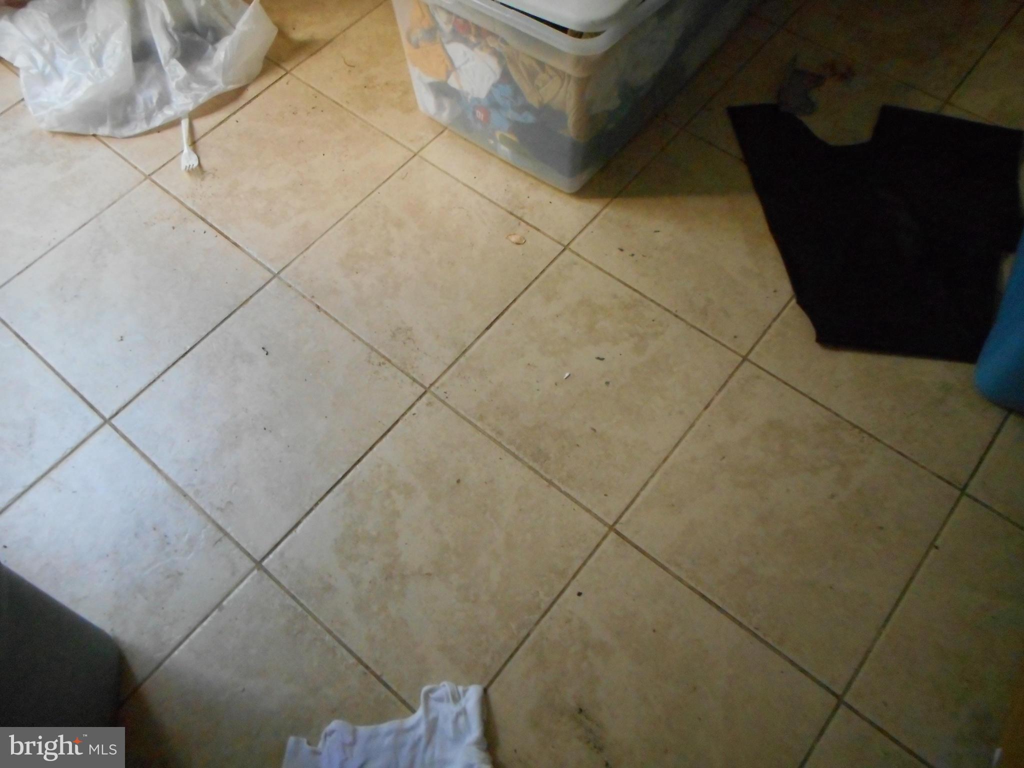 14717 Basingstoke Loop Centreville, VA 20120 - Photo 6 of 18 Kitchen Floor Ceramic Tile