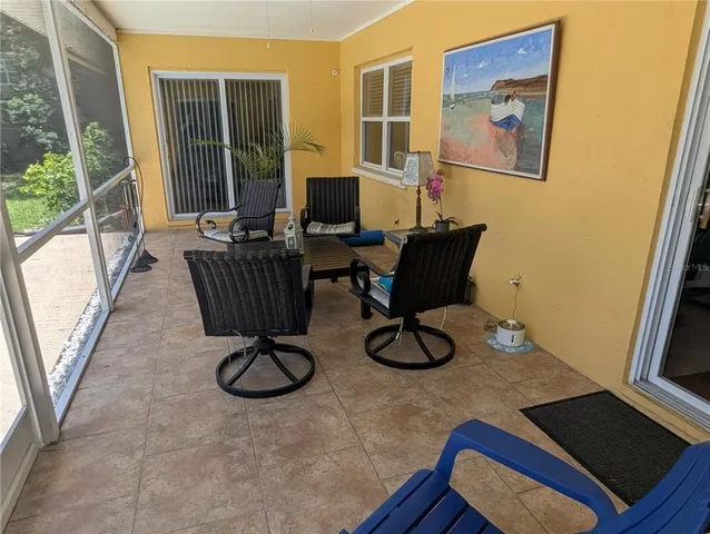 a view of entryway with a mirror