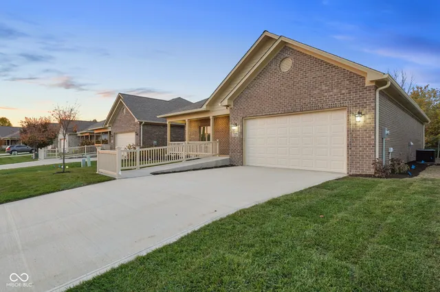 $430,000 | 5406 East Commons Drive North, Mooresville, IN 46158