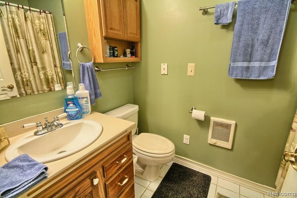 1749 Townsend Road Leonard, MI 48367 - Photo 28 of 36 Master_Bathroom.jpg