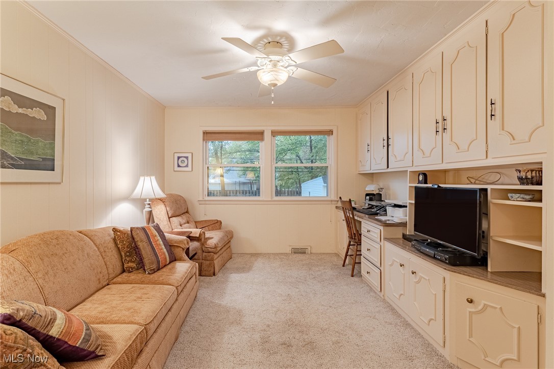 4035 Charlton Road Cleveland, OH 44121 - Photo 10 of 34