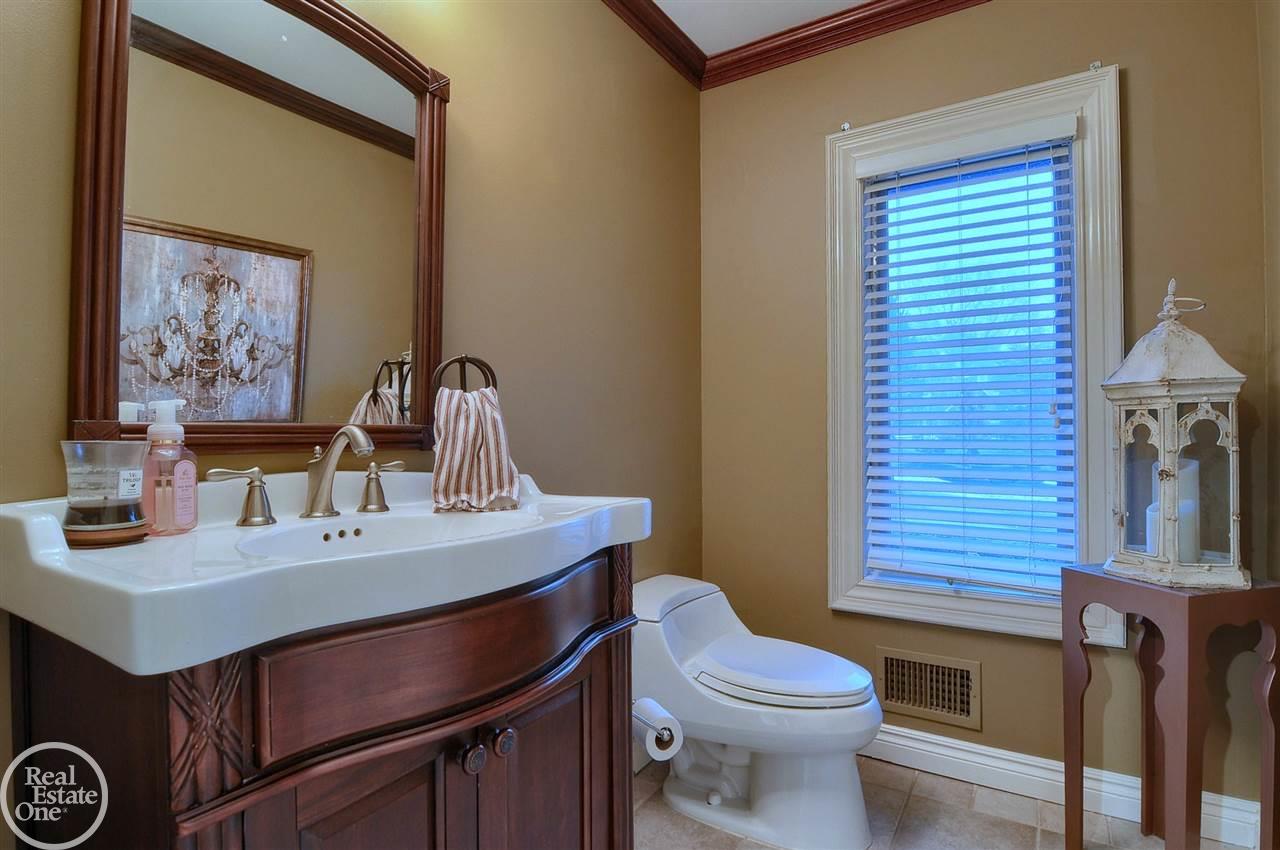 1476 Highpoint Court Rochester, MI 48306 - Photo 66 of 75 50028039-65.JPG