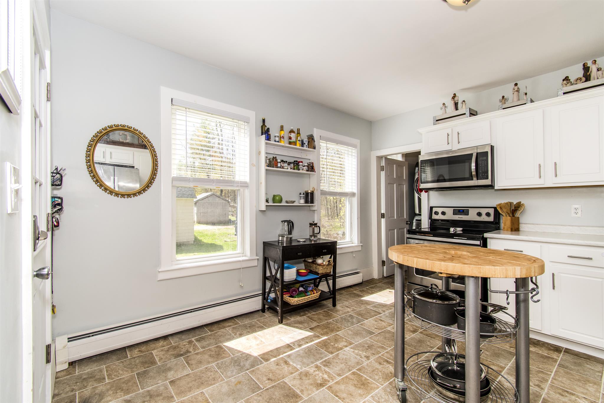 14 Rolfe Street Concord, NH 03303 - Photo 3 of 37 Gallery Image 3