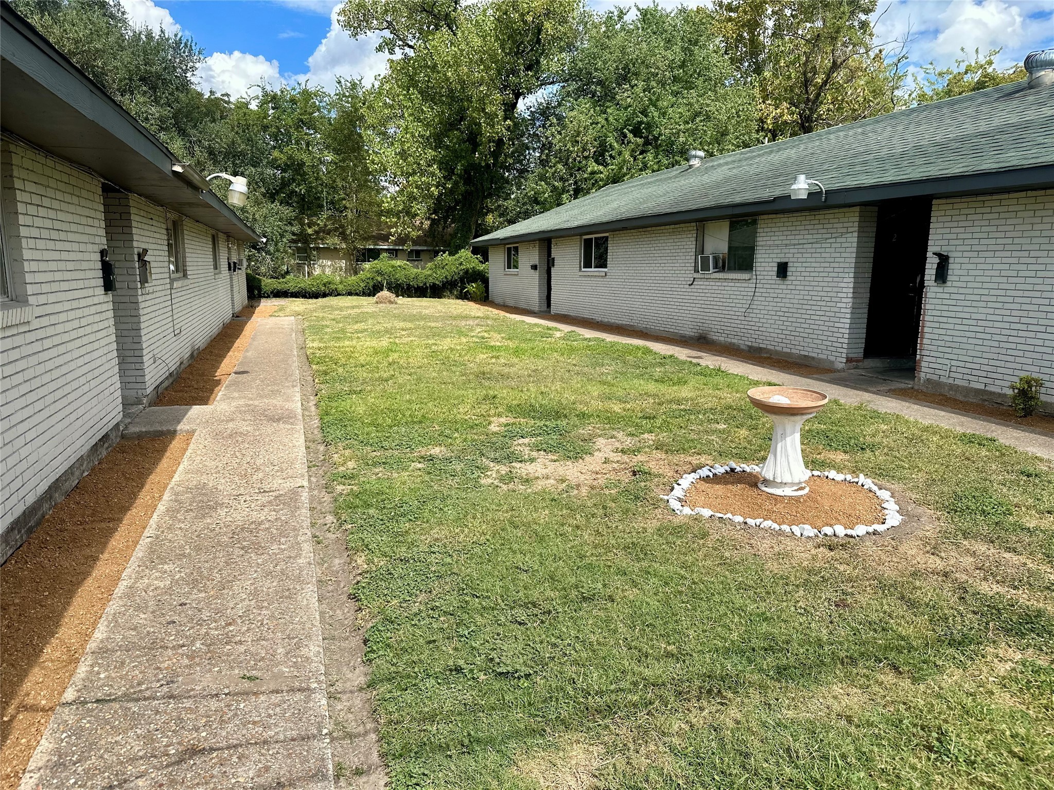 5409 Suez Street, Unit 3 Houston, TX 77020 - Photo 15 of 15 a backyard of a house